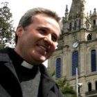 El obispo Mario Iceta asegura que nadie solicita la participación de los obispos vascos en el desarme de ETA