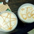 La profesora hizo esta foto a los lattes que le entregaron y la subió a Facebook