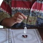 Laszlo entró en una asociación de radiostesia -supuesta localización y sanación por péndulos- que era una escuela de ocultismo