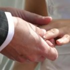 El momento de los anillos en una boda
