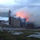 El interior del santuario está totalmente calcinado y el retablo central ha desaparecido