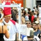 Las pantomimas anticlericales y la voluntad de injuriar no faltan en estos actos