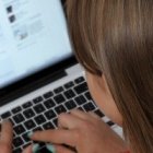 Facebook no es para hablar de Dios, sino para hablar de ti... pero puedes hablar de lo que Dios hace en ti, y lo que tú haces en Dios