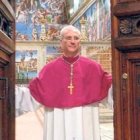 Piero Marini en el Extra Omnes del cónclave de 2005