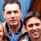 Ángel Fernández -en el centro, rodeado de jóvenes- es el nuevo rector mayor de los salesianos