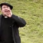 Cacha en ristre, y a voces en busca de ovejas: Esteban Munilla difunde con humor a una de las peticiones más insistentes del Papa Francisco.