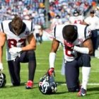 Una pequeña oración antes del partido, costumbre cada vez más frecuente.