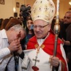 El Patriarca Sako en una celebración católica caldea