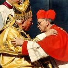 El 21 de febrero de 2001 el arzobispo de Buenos Aires, Jorge Mario Bergoglio, recibió la púrpura cardenalicia de manos de Juan Pablo II.