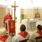 El Papa Francisco explica las Escrituras cada mañana en la misa de la residencia Santa Marta