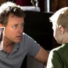 Buena parte de la película tiene la estructura de una investigación que va desvelando pistas... también sobre nuestros seres queridos fallecidos