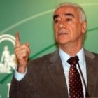 Luciano Alonso, consejero de Educación de Andalucía - la ley de transexualidad fomenta la propaganda de ideología gay y transexual en los colegios contra los padres