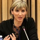 En sus libros, Costanza Miriano profundiza en la esencia de las cosas; sus críticos no pasan de leer el título.