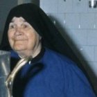 Madre Esperanza, ya anciana, entre ollas y fogones