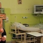 Cruz itinerante que el Papa Francisco bendijo y entregó a los jóvenes de Argentina, en un hospital de este país