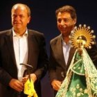 Monago, presidente de Extremadura, a la izquierda, con Ignacio González, presidente de la comunidad de Madrid, y la Virgen de Guadalupe extremeña