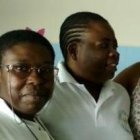 La hermana Paciencia Melgar mira a la cámara; la hermana Chantal, a su lado, murió en la madrugada del sábado