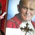 Floribeth Mora considera su deber dar testimonio del milagro, pero es de lágrima fácil y teme llorar en la canonización