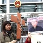 Manifestación en Hong Kong -donde hay algo más de libertad que en el resto de China- por los obispos y sacerdotes detenidos