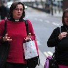 La Iglesia anglicana de Inglaterra, que ya ordenaba más sacerdotisas que pastores varones, ahora ordenará obispesas... pero eso no atraerá feligresía
