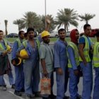 Trabajadores nepalíes en Qatar... los 5 países con más inmigración nepalí son musulmanes, y les tratan mal