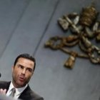 Rene Bruelhart en la Sala de Prensa del Vaticano