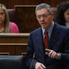 El ministro Ruíz-Gallardón ha defendido en el Congreso su reforma del aborto... aplazada otra vez