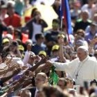 En las audiencias de los miércoles el Papa Francisco se trata de cerca con la gente
