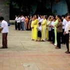 Católicos de Thu Thiem con iconos de la Virgen del Perpetuo Socorro