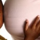 La madre de Kelechi prometió a Dios que si su hijo era varón se haría cura