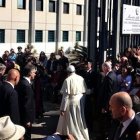 Francisco, en la entrada de la cárcel de Castrovillari.
