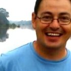 Es difícil encontrar fotografías con cara triste de René González, misionero en Sierra Leona - siempre las remite y posa con una sonrisa de ánimo