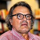 Oliviero Toscani es el autor de las campañas de la joven anoréxica desnuda o de sacerdotes y religiosas o el Papa y un imán besándose.