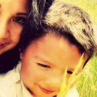 Robyn McLean con su hijo Adriel, fruto de una experencia traumática y violenta.