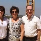 Unos peregrinos de Gerona en las obras de construcción del centro Saxum en Tierra Santa