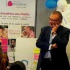 Jesús Fermosel en el centro y Conrado Giménez, a la derecha en la visita al centro de la Fundación Madrina