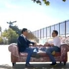 Pedro Sánchez, líder del PSOE, y Risto Mejide, entrevistador incisivo, en el sofá Chester