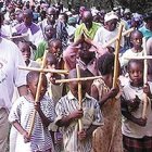 Guiar al pueblo bajo el signo de la Cruz en circunstancias hostiles: muchos se dejan la vida en ello.