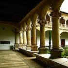 Al fondo de la zona de enterramientos de la comunidad, en el muro, se encuentra la sepultura de Sor Teresa Chikaba.