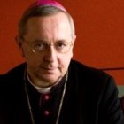 De izquierda a decrecha, el cardenal Napier, sudafricano, el arzobispo polaco Gadiecki y el cardenal norteamericano Burke