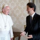 Salvatore Martínez, coordinador de la Renovación Carismática en Italia, en audiencia con Francisco en 2013