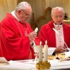 En mayo del año pasado, monseñor García Burillo concelebró con el Papa en la capilla Santa Marta.