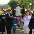 La espiritualidad de Schoenstatt, extendida en muchos países, se centra en una alianza con la Virgen, ofreciéndole lo cotidiano y dejándose educar por ella