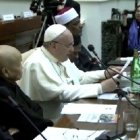 El Papa Francisco se sentó entre representantes de distintas religiones para esta firma conjunta contra la trata y la esclavitud