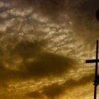 Las dos espadas y la cruz fueron compatibles para Ukon Takayama hasta que el emperador le ordenó apostatar o marchar... Él eligió a Dios