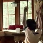 No importa la distancia física si hay proximidad afectiva: el padre del niño del anuncio siempre le tiene presente.