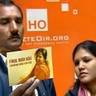 El marido y una de las hijas de Asia Bibi, durante su paso por España en 2012.