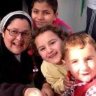Xiskya Valladares, monja tuitera y una de las impulsoras de iMisión, en Irak con niños desplazados