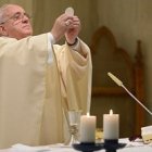 Francisco en las misas en Santa Marta explica las Escrituras