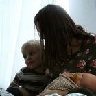 Un momento de tranquilidad en el ajetreo cotidiano de Blythe Fike con sus hijos.